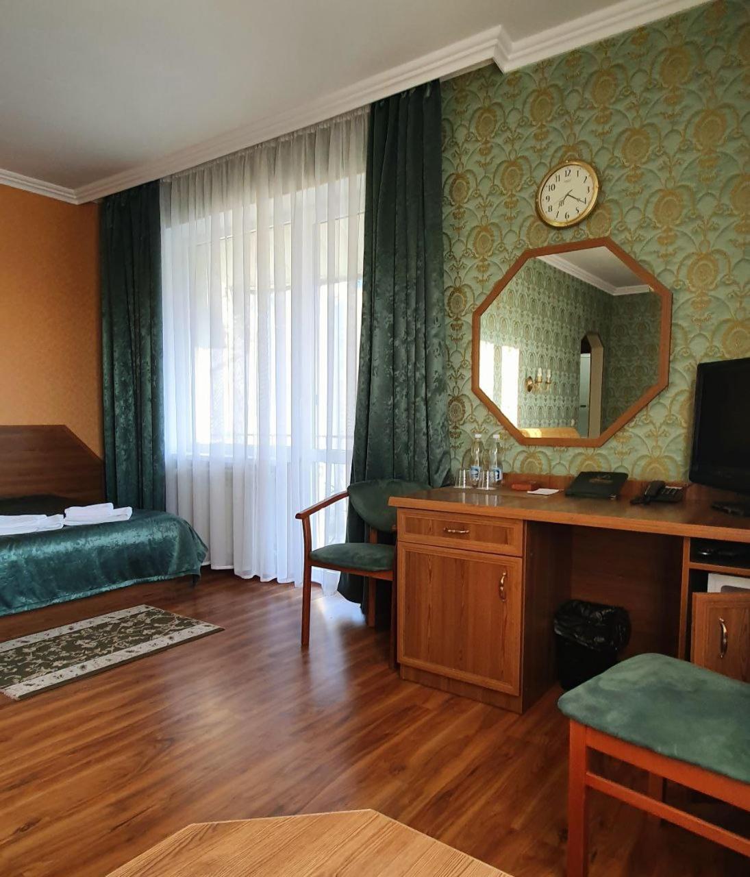 Hermes Resort Hotel With Medical Treatment Трускавец Екстериор снимка