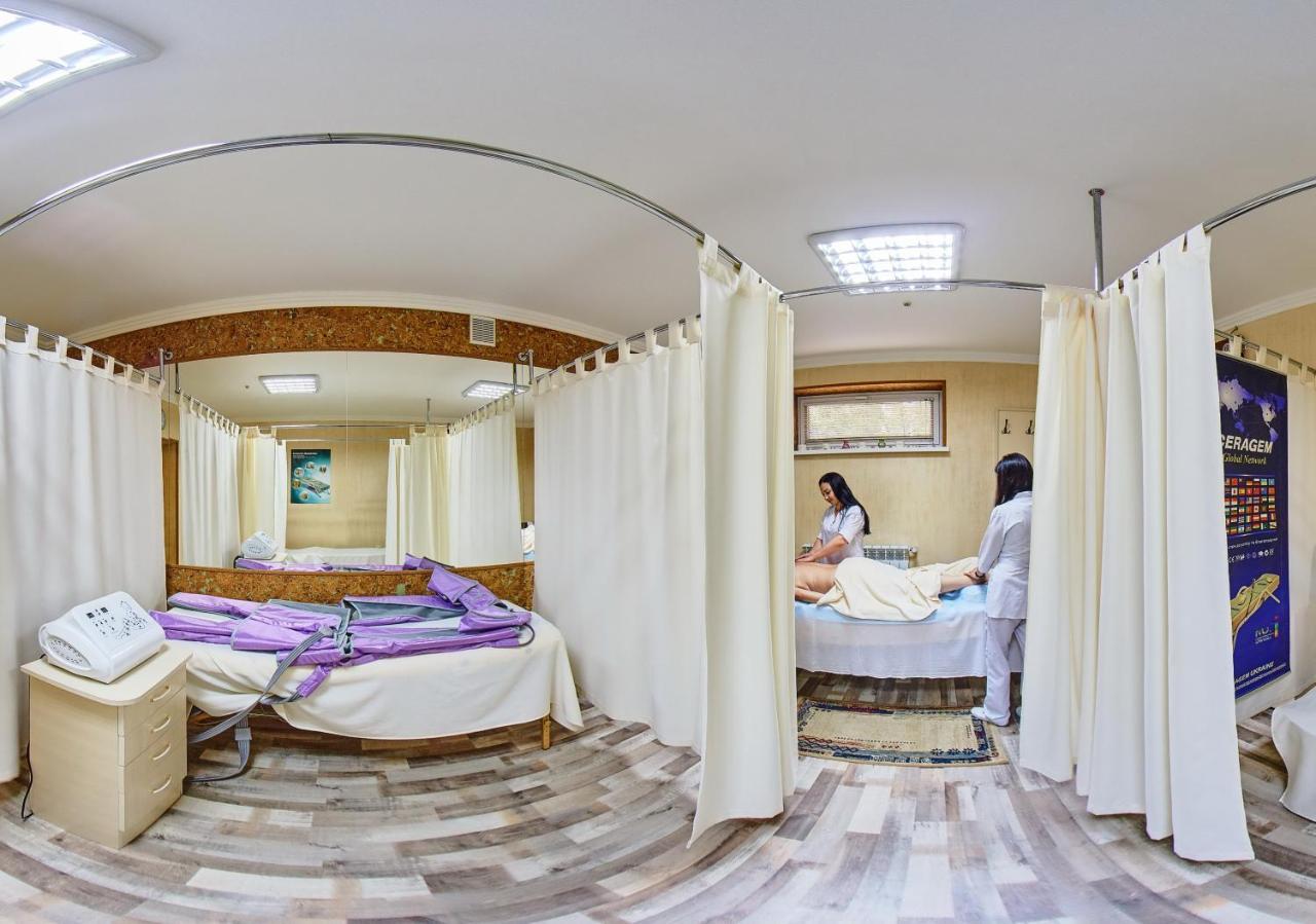 Hermes Resort Hotel With Medical Treatment Трускавец Екстериор снимка